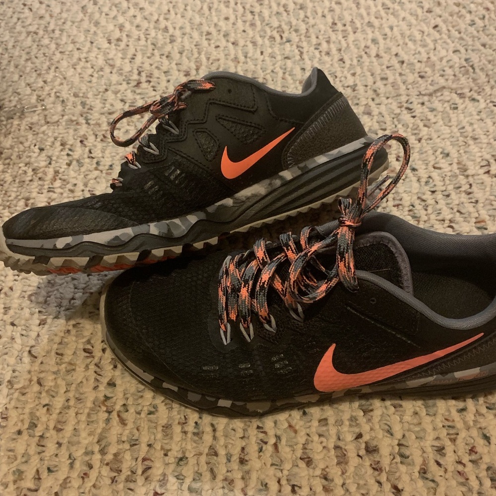 Women’s Nike Dual Fusion Trail 2 sz 9